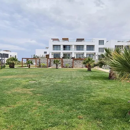 New Luxury Garden Close To The Sea 아파트 Kalogrea