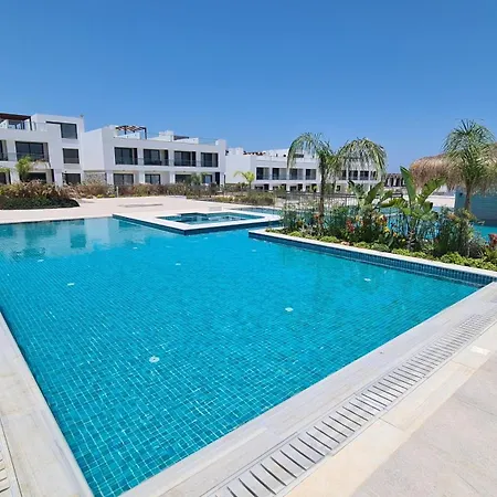 New Luxury Garden Close To The Sea Kalogrea