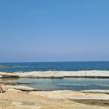 New Luxury Garden Close To The Sea Apartment